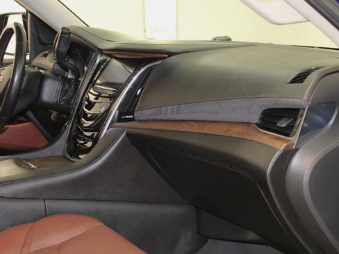 Used 2018 Cadillac Escalade Luxury image 50