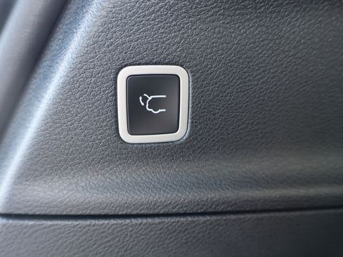 Used 2025 Chrysler Pacifica Limited FWD image 31
