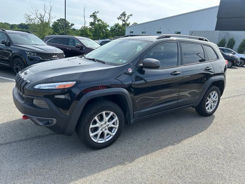 Used 2015 Jeep Cherokee Trailhawk w/ Comfort/Convenience Group AWD/4WD image 3