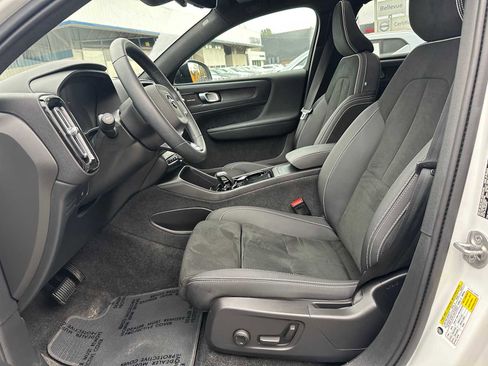 Certified 2023 Volvo C40 P8 Recharge Ultimate image 19