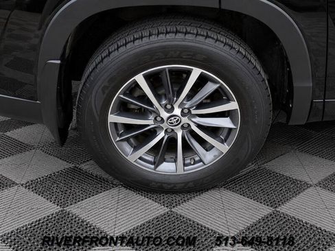 Used 2017 Toyota Highlander XLE AWD/4WD image 31