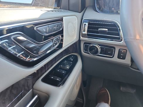 Used 2021 Lincoln Navigator L Reserve image 23