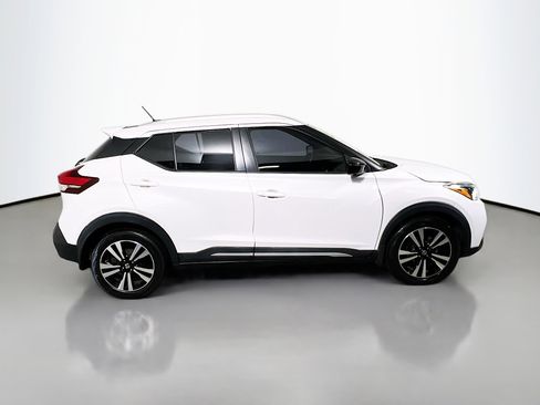 Used 2019 Nissan Kicks SR w/ SR Premium Package image 3