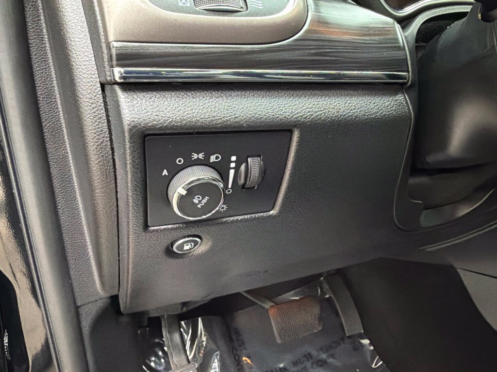 Used 2020 Jeep Grand Cherokee Limited w/ Luxury Group II RWD image 47
