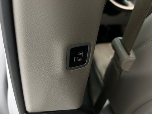 Used 2019 Chrysler Pacifica Limited FWD image 33