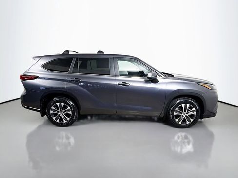 Certified 2023 Toyota Highlander XLE image 8