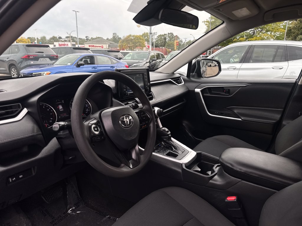 Used 2021 Toyota RAV4 LE AWD/4WD image 14