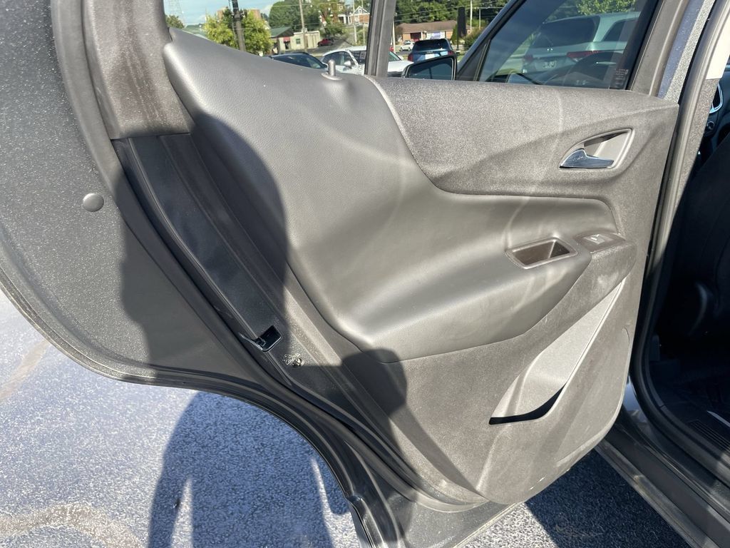 Used 2018 Chevrolet Equinox LT w/ Sun & Infotainment Package AWD/4WD image 22
