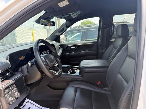 Used 2025 Chevrolet Tahoe Z71 AWD/4WD image 2