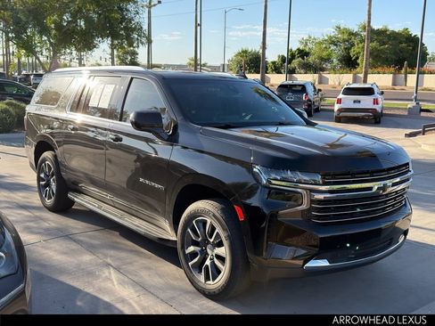 Used 2021 Chevrolet Suburban LT w/ Rear Media and Nav Package RWD image 5