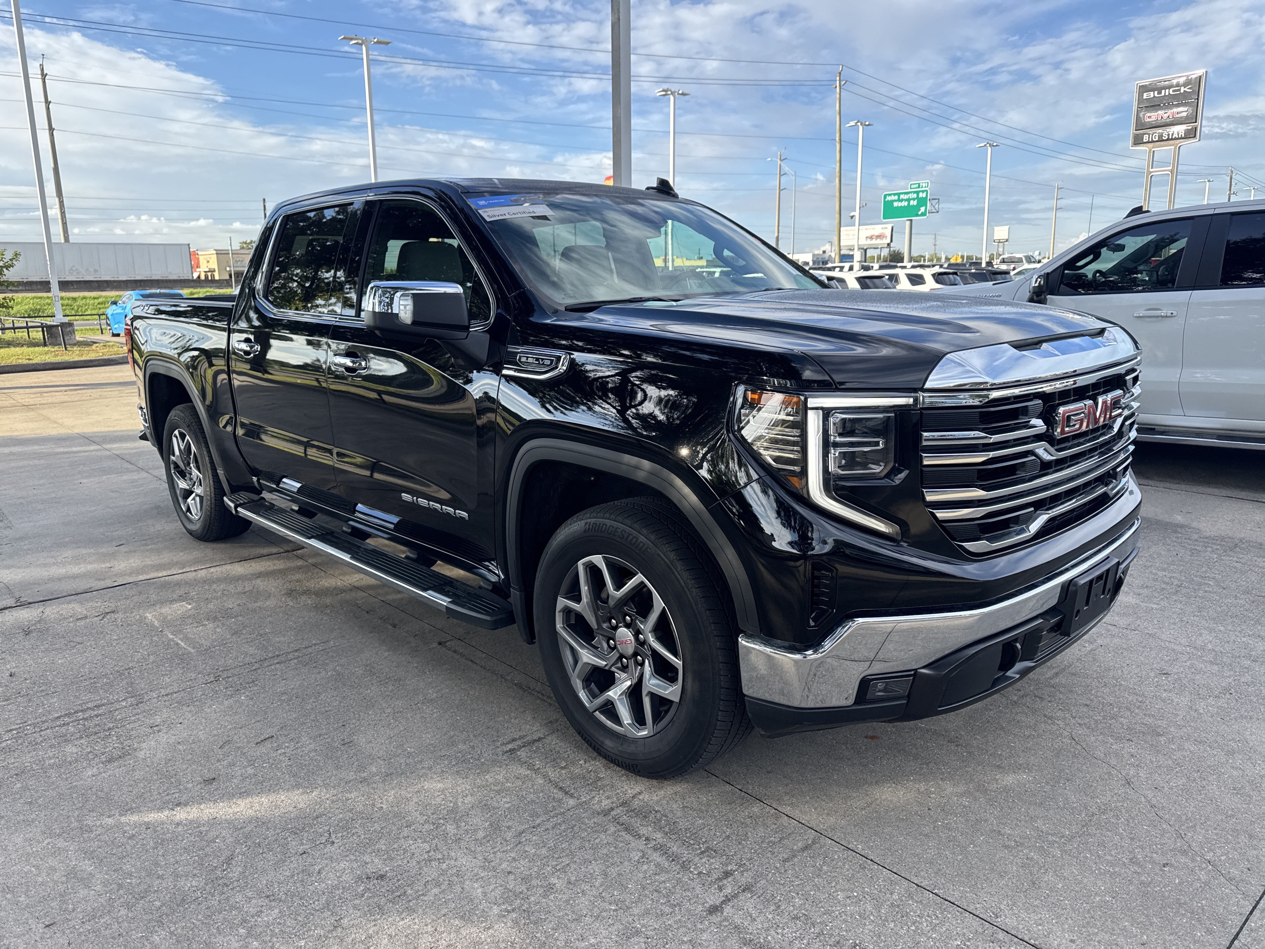 Used 2023 GMC Sierra 1500 SLT w/ SLT Premium Package AWD/4WD image 15
