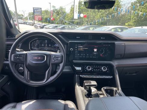 Used 2025 GMC Sierra 1500 AT4 w/ AT4 Premium Package AWD/4WD image 16