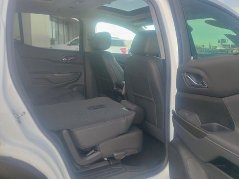 Used 2023 GMC Acadia SLT w/ Elevation Edition image 21