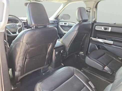 Used 2023 Ford Explorer Limited w/ Equipment Group 301A AWD/4WD image 13