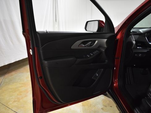 Used 2022 Chevrolet Traverse LT image 13