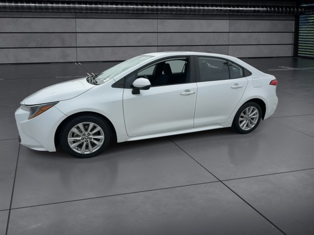 Used 2023 Toyota Corolla LE w/ LE Premium Package FWD image 5
