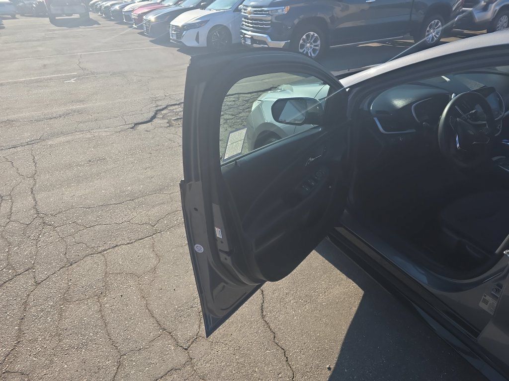 Used 2018 Chevrolet Volt LT FWD image 10