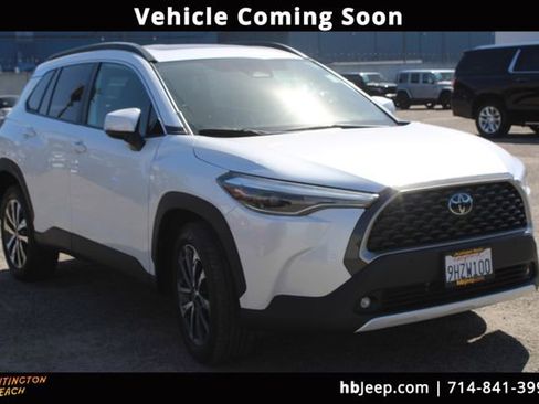 Used 2023 Toyota Corolla Cross XLE w/ Convenience Package image 1