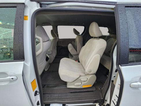 Used 2012 Toyota Sienna LE image 24