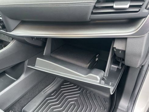 Used 2023 Nissan Rogue SV AWD/4WD image 32