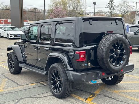 Used 2022 Jeep Wrangler Unlimited Sahara w/ Cold Weather Group image 3