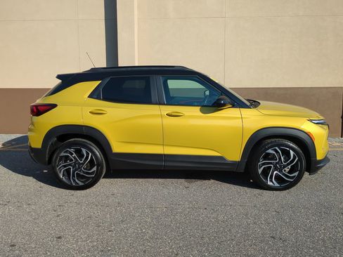 Used 2024 Chevrolet TrailBlazer RS w/ Driver Confidence Package image 3