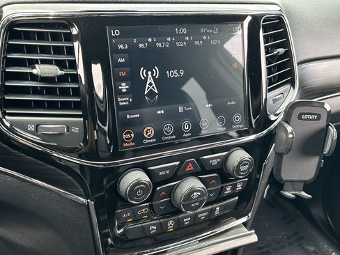 Used 2020 Jeep Grand Cherokee Limited w/ Luxury Group II image 27