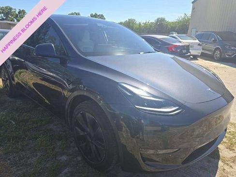 Used 2025 Tesla Model Y Long Range RWD image 1