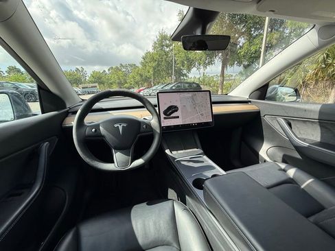 Used 2022 Tesla Model Y Long Range image 19