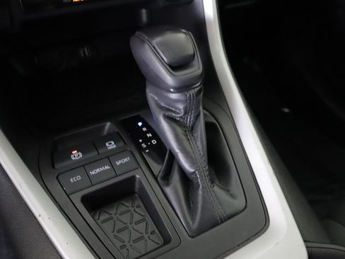 Used 2023 Toyota RAV4 LE FWD image 16