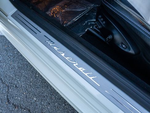 Used 2013 Maserati GranTurismo Sport image 12