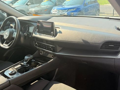 Used 2024 Nissan Rogue S AWD/4WD image 15