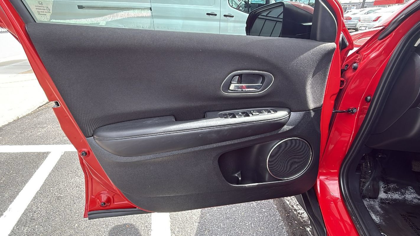 Used 2017 Honda HR-V EX image 9