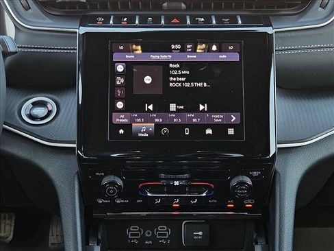 Used 2025 Jeep Grand Cherokee L Laredo RWD image 12