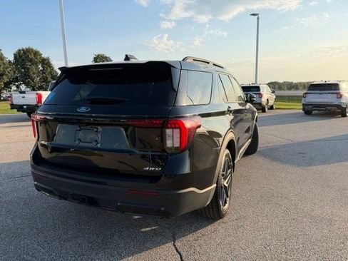 Used 2025 Ford Explorer ST-Line w/ ST-Line Street Pack AWD/4WD image 14