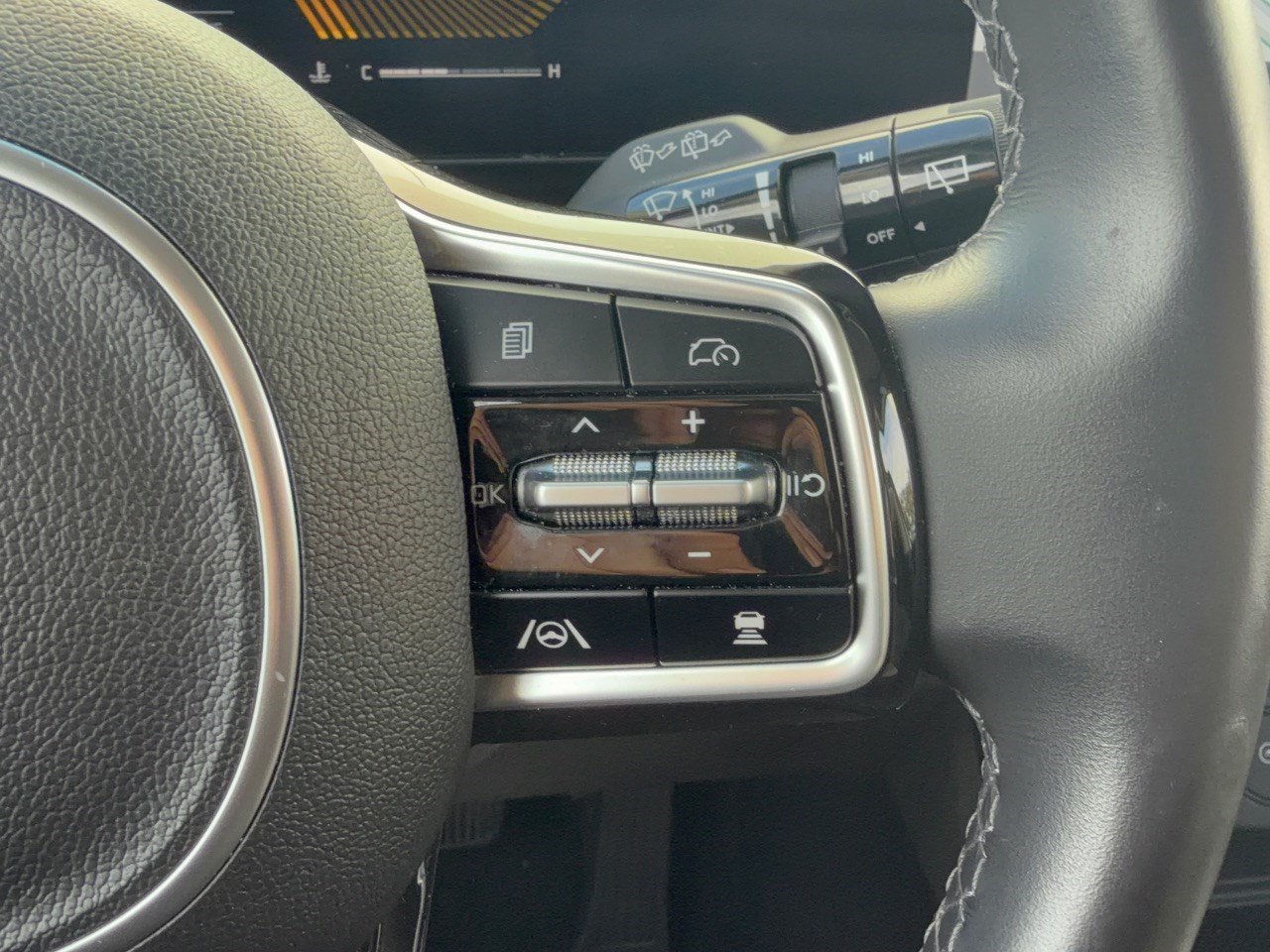 Used 2026 Kia Carnival FWD image 19