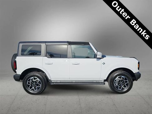 Used 2023 Ford Bronco Outer Banks image 9