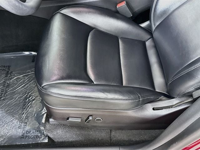 Used 2022 Tesla Model Y Long Range AWD/4WD image 32