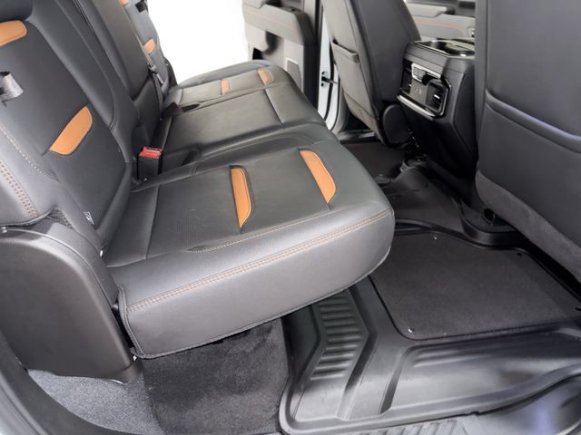 Used 2025 GMC Sierra 2500 AT4 w/ AT4 Premium Plus Package AWD/4WD image 18