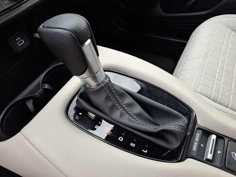 Used 2024 Honda HR-V LX image 15