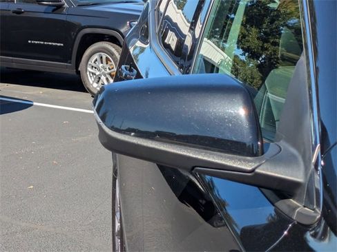 Used 2023 GMC Terrain SLT image 13