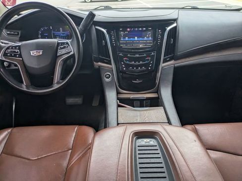Used 2018 Cadillac Escalade Premium Luxury image 17