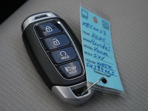 Used 2025 Hyundai Venue SEL FWD image 45