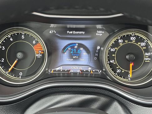 Used 2023 Jeep Cherokee Altitude Lux w/ Lux Elite Package image 25