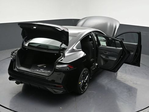 New 2026 Nissan Sentra SR w/ Floor Mat Package FWD image 32