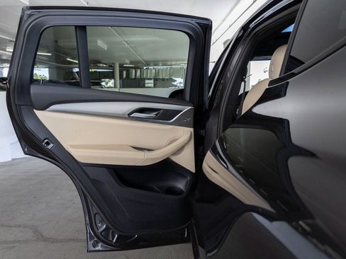 Certified 2025 BMW X4 xDrive30i image 19