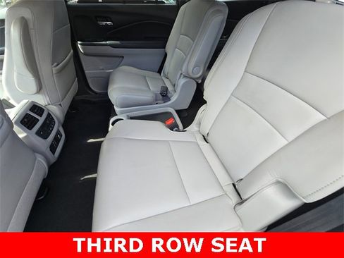 Used 2019 Honda Pilot Touring image 16