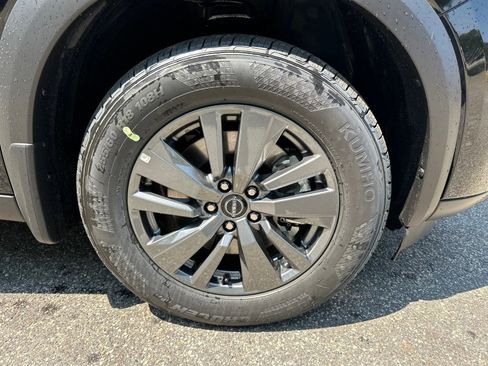 New 2026 Nissan Pathfinder SV w/ SV Premium Package FWD image 10