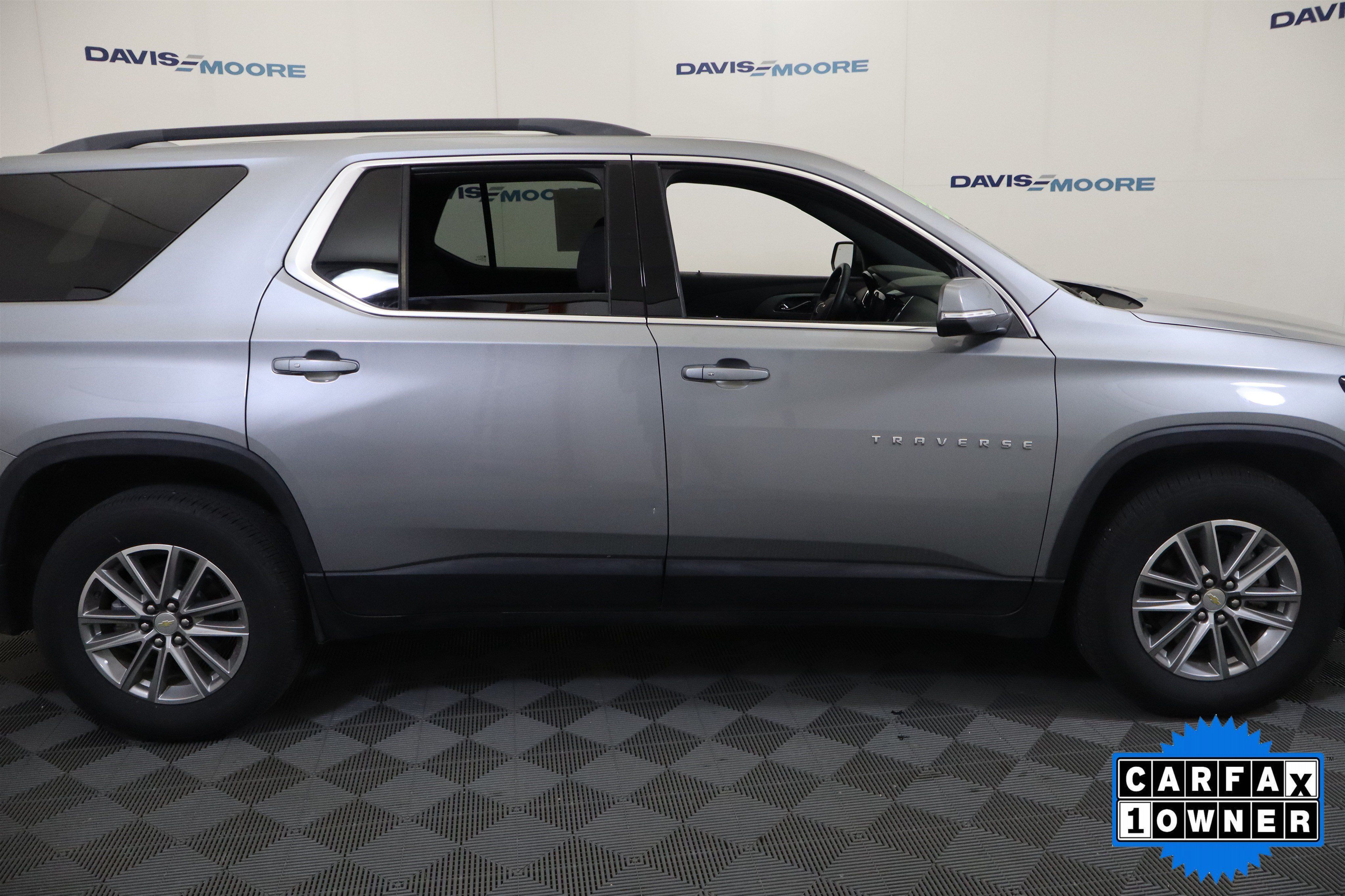 Used 2023 Chevrolet Traverse LT FWD image 5