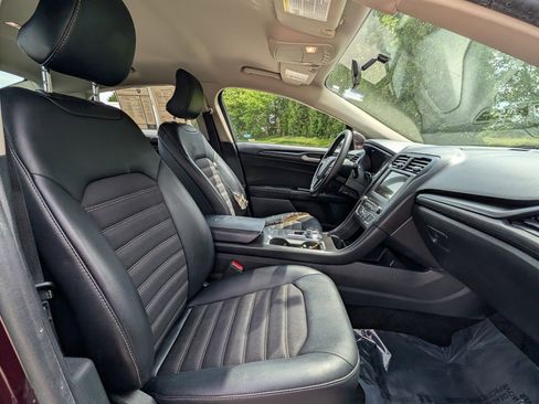 Used 2018 Ford Fusion SE w/ Equipment Group 201A image 12